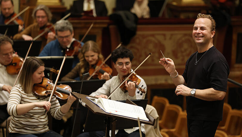 Die Wiener Philharmoniker mit Yannick N&eacute;zet-S&eacute;guin bei den ersten Proben f&uuml;r das Neujahrskonzert 2026 im Gro&szlig;en Saal des Wiener Musikvereins.