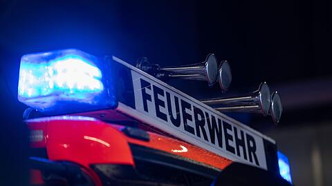 Die Feuerwehr wird zu einem Hotel gerufen - doch der Brandmelder schlug nicht wegen Feuers an. (Symbolbild)