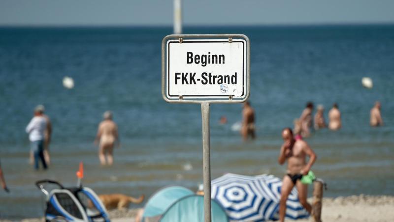 FKK-Strand in St. Peter-Ording: Nach Expertenmeinung droht FKK in der Bedeutungslosigkeit zu versinken. FKK-Strand in St. Peter-Ording: Nach Expertenmeinung droht FKK in der Bedeutungslosigkeit zu versinken.