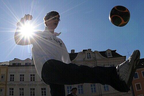 Besonntes Ballspiel in Regensburg