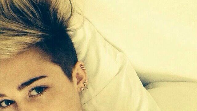 So sieht also ein verkateter Popstar aus: Miley Cyrus am Morgen nach ihrer Geburtstagsparty im Bett So sieht also ein verkateter Popstar aus: Miley Cyrus am Morgen nach ihrer Geburtstagsparty im Bett