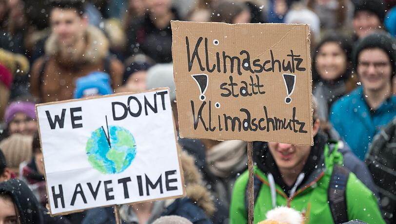 Bei "Fridays for future" demonstrieren Jugendliche für ein besseres Klima. Bei "Fridays for future" demonstrieren Jugendliche für ein besseres Klima.