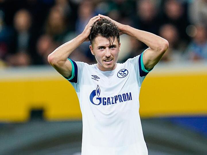 Enttäuschung bei Schalkes Alessandro Schöpf nach der Niederlage gegen Hoffenheim.