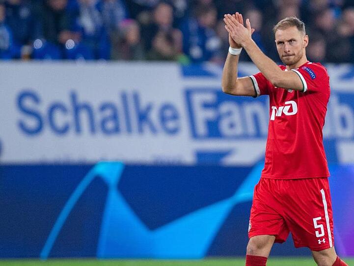 Moskaus Benedikt Höwedes verabschiedet sich von den Schalker Fans.