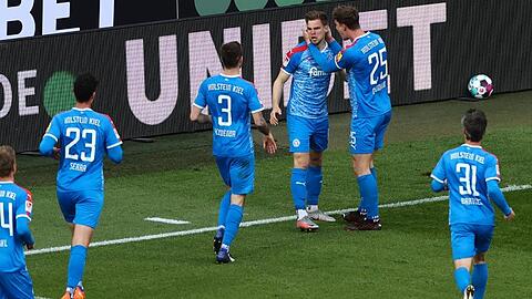 Holstein Kiel hat nach dem ersten Relegationsspiel in Köln die Tür zur Bundesliga weit aufgestoßen.