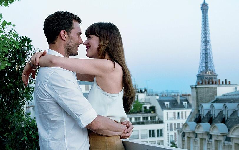 Christian (Jamie Dornan) und Ana (Dakota Johnson) haben tats&auml;chlich geheiratet und reisen f&uuml;r die Flitterwochen nach Europa.