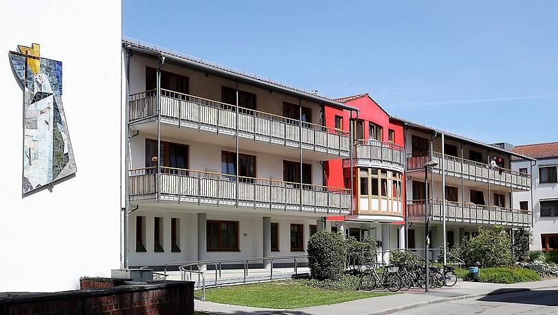 Das Caritas Altenheim St. Rita an der Unteren Auenstraße: Rund 15 Prozent der Bewohner sind nicht geimpft. Das Caritas Altenheim St. Rita an der Unteren Auenstraße: Rund 15 Prozent der Bewohner sind nicht geimpft.