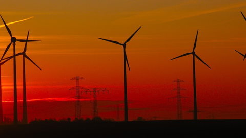 Einer von mehreren Windparks der Stadtwerke steht in Havelland in Brandenburg. Hier in München bleibt der Strom trotzdem teuer.