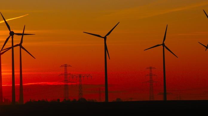Einer von mehreren Windparks der Stadtwerke steht in Havelland in Brandenburg. Hier in München bleibt der Strom trotzdem teuer.