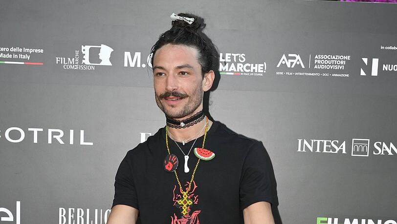 Ezra Miller auf dem roten Teppich des Filming Italy Sardegna Festivals.