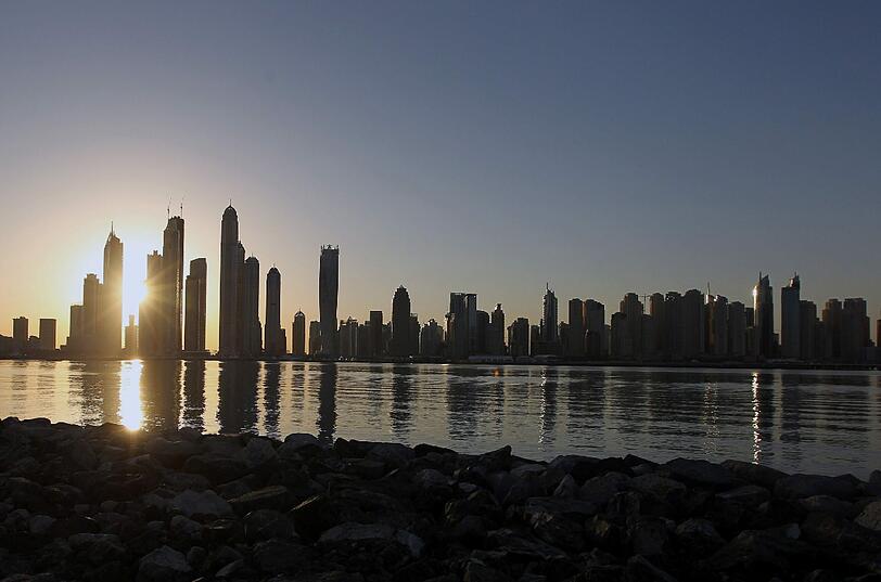 Auch in Dubai wird der letzte Sonnenaufgang der Maya- Zeit festgehalten.