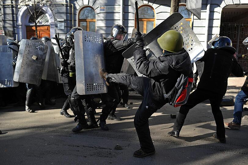In der ukrainischen Hauptstadt ist es erneut zu schweren Auseinandersetzungen zwischen Polizei und Regierungsgegnern gekommen