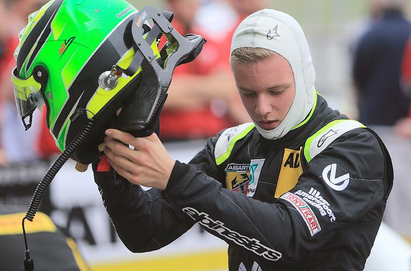 Mick Schumacher knallte beim Formel-4-Rennen in Spielberg mit seinem Auto gegen eine Boxenmauer.