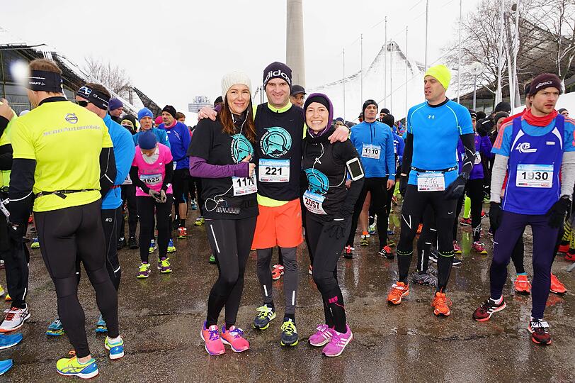 1.100 Läufer nahmen am Samstagvormittag am Winterlauf im Olympiapark in München teil. Hier gibt's die Bilder.