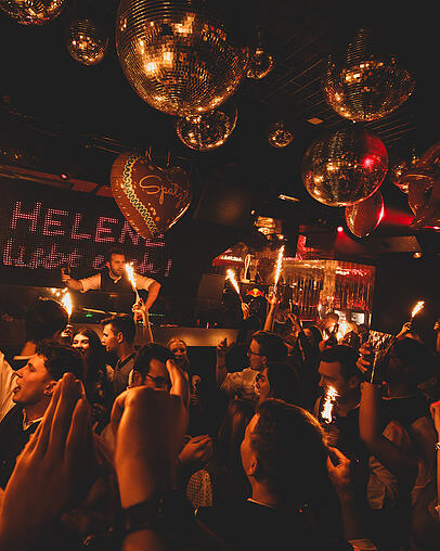 In der Helene-Disco in Schwabing steigt eine After-Wiesn-Party mit Feier-Hits der 80er, 90er, 00er und von heute. In der Helene-Disco in Schwabing steigt eine After-Wiesn-Party mit Feier-Hits der 80er, 90er, 00er und von heute.