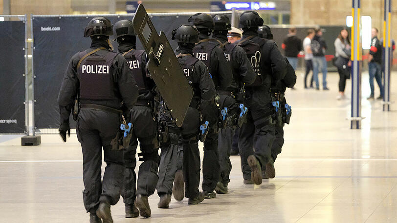 Terror-Übung im Hauptbahnhof Leipzig: Hunderte Polizisten und Helfer üben für den Ernstfall.