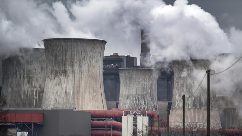 Blick auf das Braunkohlekraftwerk Niederaußem. Die von der Regierung eingesetzte Kohlekommission hat ein Konzept für einen Kohleausstieg bis spätestens 2038 vorgelegt. Blick auf das Braunkohlekraftwerk Niederaußem. Die von der Regierung eingesetzte Kohlekommission hat ein Konzept für einen Kohleausstieg bis spätestens 2038 vorgelegt.