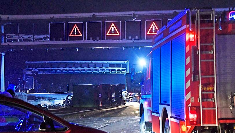 Auf der A99 kam es in der Nacht auf Dienstag zu vielen Unfällen wegen Glatteis-Regen.
