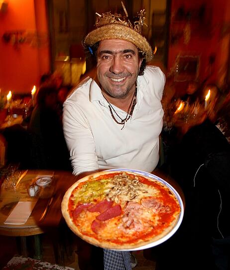 Der Frauenflüsterer: Giuseppe Tarullo ist zurück im Gastro-
Leben der Stadt. Er hat Pizza und jede Menge Komplimente im Gepäck.