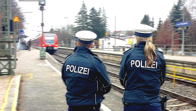Am Bahnhof Weßling warteten bereits Beamte der Bundespolizei auf den Zündler. Am Bahnhof Weßling warteten bereits Beamte der Bundespolizei auf den Zündler.