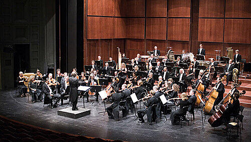 Die Münchner Symphoniker bekommen in den nächsten fünf Jahren eine kräftige Finanzspritze. Die Münchner Symphoniker bekommen in den nächsten fünf Jahren eine kräftige Finanzspritze.