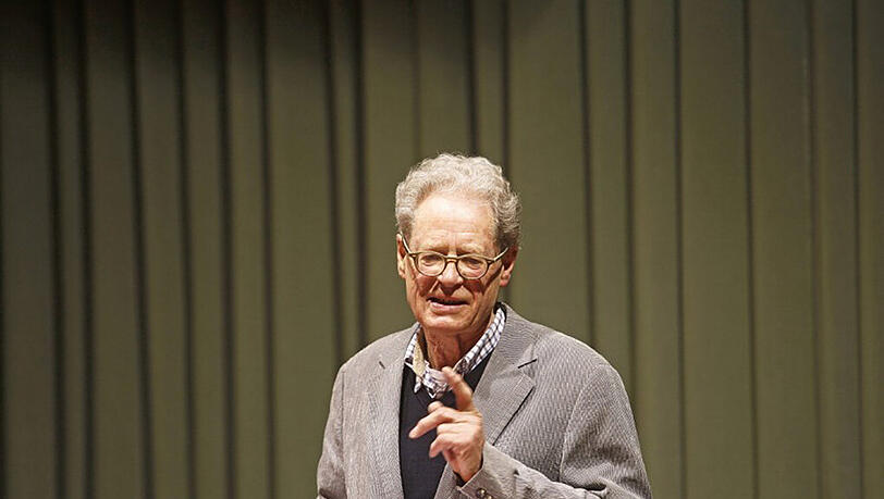 Albert von Schirnding liest in Pasing. Albert von Schirnding liest in Pasing.