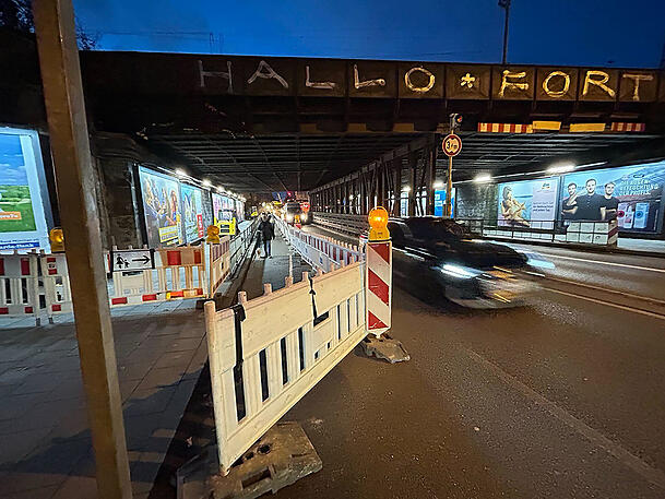 Die derzeitige Baustellensituation an der Rosenheimer Stra&szlig;e.