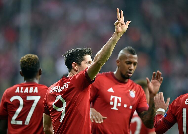 JEROME BOATENG, NOTE 3: Zu Beginn mit zwei Wacklern, anschließend hätte er sich auch einen Tee an der Ersatzbank holen können. So wenig war los im Zagreb-Angriff.