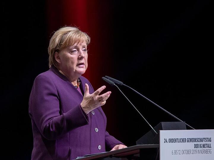 Angela Merkel (CDU), Bundeskanzlerin, spricht beim Ordentlichen Gewerkschaftstag der IG Metall.