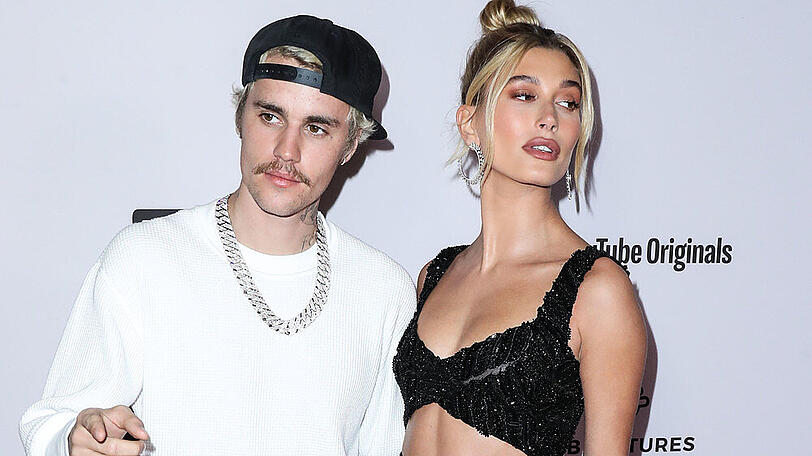 Justin Bieber und seine Ehefrau Hailey verstehen offensichtlich viel Spaß.
