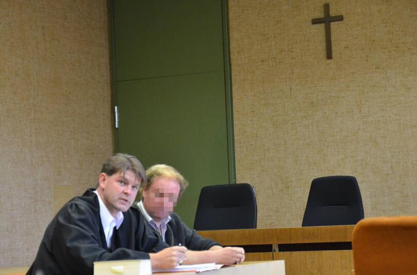 Bauer Josef M. (44) mit seinem Verteidiger im Landgericht München II.