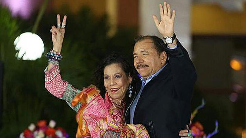 Rosario Murillo und ihr Mann Daniel Orterga während ihrer beider Vereidigung in Nicaragua.