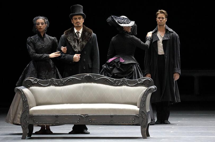 Szenen aus Christian Spucks Tanz-Version von "Anna Karenina" mit dem Bayerischen Staatsballett im Nationaltheater.