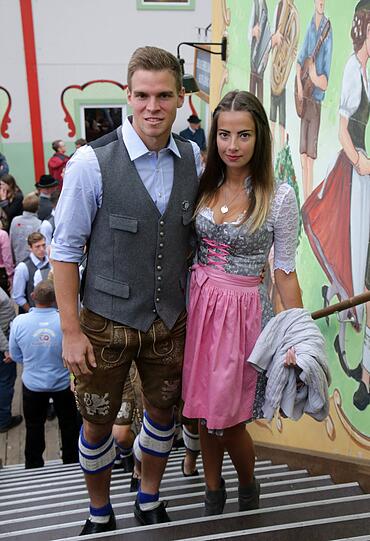 Klicken Sie sich durch die besten Bilder zum Oktoberfestbesuch der Sechzger.