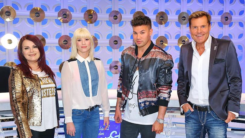 Die Frontsängerin der Elektropopband Mia., Mieze Katz (34, 2.v.l.), die deutsche Popsängerin, Komponistin und Texterin Marianne Rosenberg (58), der Rapper Prince Kay One (29, 2.v.r.) und Erfolgsproduzent und Poptitan Dieter Bohlen (59) bilden die neue vierköpfige Jury von "DSDS". Die Frontsängerin der Elektropopband Mia., Mieze Katz (34, 2.v.l.), die deutsche Popsängerin, Komponistin und Texterin Marianne Rosenberg (58), der Rapper Prince Kay One (29, 2.v.r.) und Erfolgsproduzent und Poptitan Dieter Bohlen (59) bilden die neue vierköpfige Jury von "DSDS".