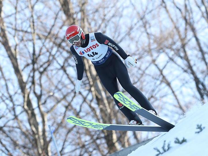 Skisprung-Weltmeister Markus Eisenbichler ist beim Weltcup im russischen Nischni Tagil im ersten Durchgang gescheitert.