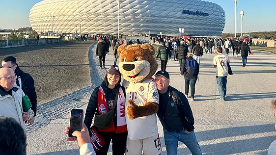 FC Bayern gegen Inter: Zeit für ein Erinnerungsfoto mit Berni.