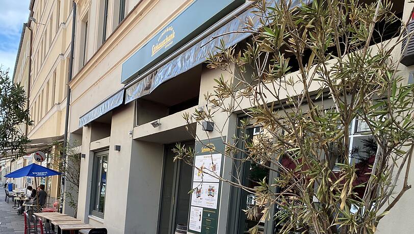 Giesinger goes Gärtnerplatz. Letzte Woche hat der neueste Stehausschank der Brauerei in der Klenzestraße eröffnet.