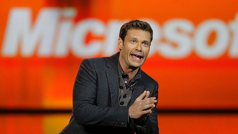 US-Fernsehmoderator Ryan Seacrest führte durch die Eröffnung. US-Fernsehmoderator Ryan Seacrest führte durch die Eröffnung.
