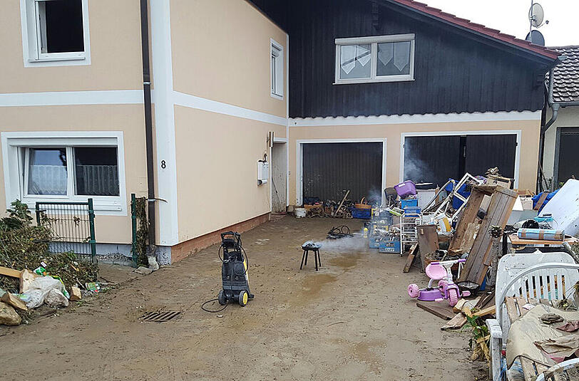 Pures Chaos im niederbayerischen Triftern: Wasser, Schlamm und Geröll im gesamten Dorf. Die Bilder.