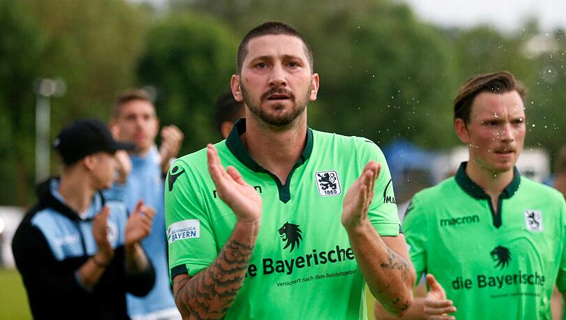 Wird Sascha Mölders in der 3. Liga ebenfalls im grünen Auswärtstrikot auflaufen? Im Löwenshop ist es jedenfalls noch zu kaufen. Wird Sascha Mölders in der 3. Liga ebenfalls im grünen Auswärtstrikot auflaufen? Im Löwenshop ist es jedenfalls noch zu kaufen.