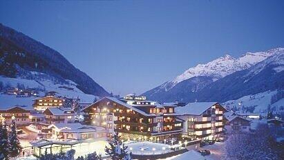 Das 5-Sterne SPA-Hotel Jagdhof am Fuße des Stubaier Gletscher. Das 5-Sterne SPA-Hotel Jagdhof am Fuße des Stubaier Gletscher.
