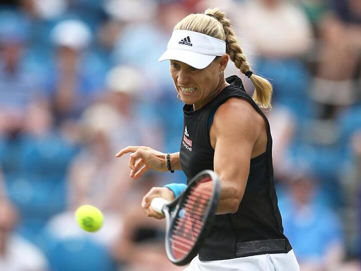 Angelique Kerber setzt sich in Eastbourne gegen Samantha Stosur durch.