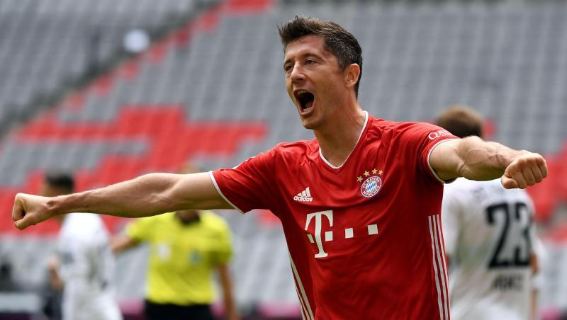 Münchens Robert Lewandowski jubelt nach seinem Treffer zum 2:0 gegen Freiburg. Foto: Sven Hoppe/dpa-Pool/dpa Münchens Robert Lewandowski jubelt nach seinem Treffer zum 2:0 gegen Freiburg. Foto: Sven Hoppe/dpa-Pool/dpa