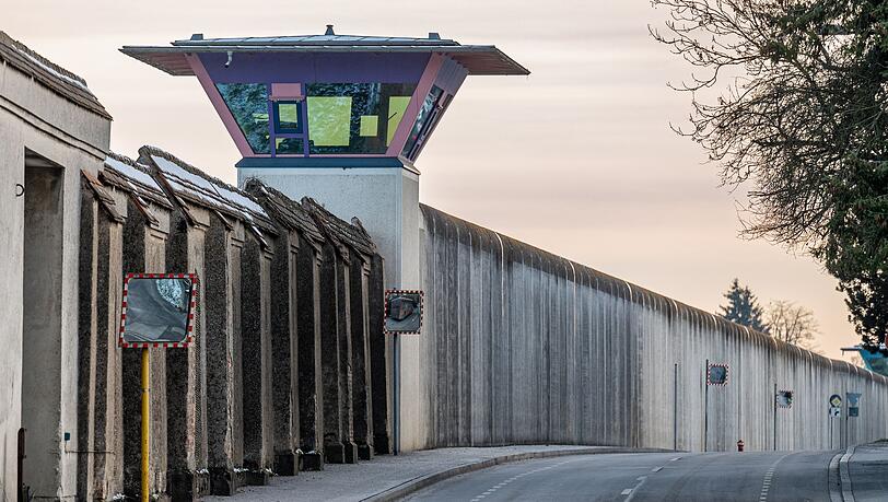 Immer h&auml;ufiger melden Gef&auml;ngnisse Drohnen, die &uuml;ber das Anstaltsgel&auml;nde fliegen. (Symbolbild)