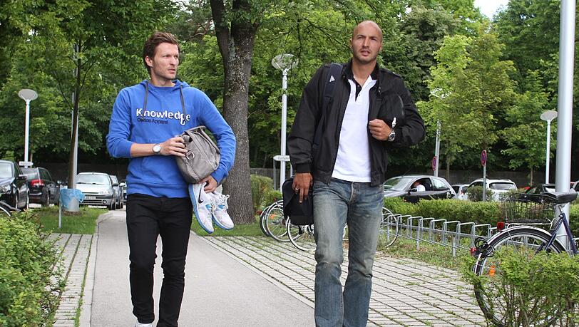 Torjäger Benny Lauth und Verteidiger Necat Aygün sind ebenfalls unterwegs zum Trainingsauftakt. Torjäger Benny Lauth und Verteidiger Necat Aygün sind ebenfalls unterwegs zum Trainingsauftakt.