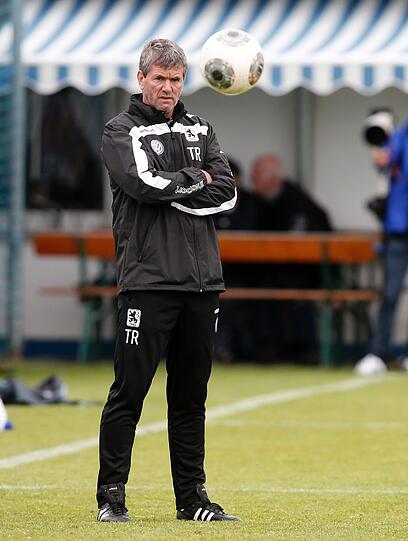 Training an der Grünwalder: Friedhelm Funkel bei der Einheit mit dem TSV 1860. Die Bilder
