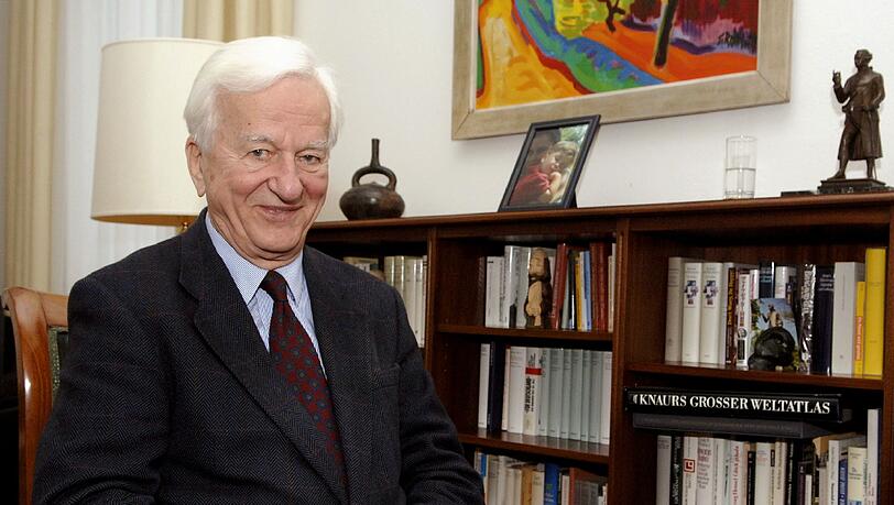 Von 1984 bis 1994 sechster Bundespräsident der Bundesrepublik Deutschland: Richard von Weizsäcker. Von 1984 bis 1994 sechster Bundespräsident der Bundesrepublik Deutschland: Richard von Weizsäcker.