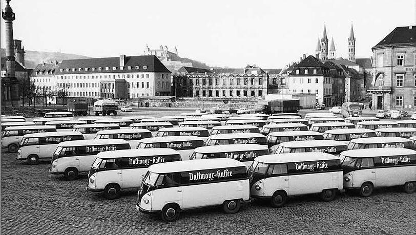 Wie alles angefangen hat: Der Dallmayr Frischedienst, bestehend aus einer VW Flotte, beliefert in den 60ern ganz Bayern mit Kaffee.