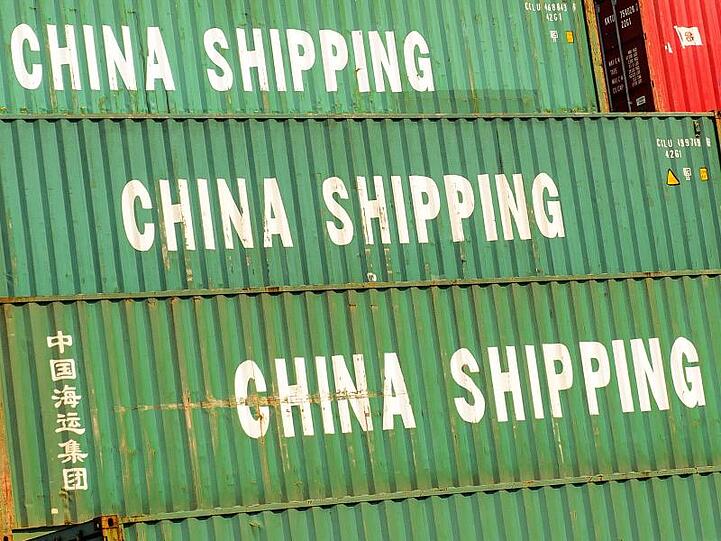 Container im Hafen von Shanghai. Chinesische Firmen investierten im ersten Halbjahr 2019 laut EY-Studie gerade einmal 505 Millionen Dollar in der Bundesrepublik.